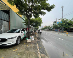 4
            
        
        
            
                
                    
                        Cần bán đất mặt tiền Lý Chiêu Hoàng diện tích 975m2
                    
                
                
                    
                        133 tỷ
                            ·
                            975 m²
                            ·
                            136,41 tr/m²

                            
                    
                    
                            
                        P. Bình Phú (Quận 6 cũ)
                    
                    
                
                    
                        Cần bán đất mặt tiền Lý Chiêu Hoàng Quận 6.Lô đất cạnh góc đường Nguyễn Văn Luông.DT: 975m² (27x36m) DTSD: 1100m².Đang cho thuê giá 110tr / tháng.Bán 133 tỷ.Hotline: 0907 894 *** (Viber | Zalo | Whatapp | kakaotalk | wechat... ) Mr Hoà Lê GreenHouse xem 24/7 và update giá tốt nhất. [email protected] https://greenhouseagency.vn https://greenhouseagency.com.vn Trân trọng!GreenHouse.
                    
            
            
                
                            
                                
                                        
                                    

                                
                                
                                    
                                        ‎Nguyễn Hòa Lê
                                    
                                    
                                                
            Đăng hôm qua