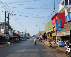 12
            
        
        
            
                
                    
                                
                        Chỉ 799tr sở hữu lô đất vị trí 2 mặt tiền siêu đẹp, đường Lê A, gần chợ, KCN, khu dân cư, Bình Lộc
                    
                
                
                    
                        799 triệu
                            ·
                            142,1 m²
                            ·
                            5,62 tr/m²

                            
                    
                    
                            
                        TP. Long Khánh (P. Bình Lộc mới)
                    
                    
                
            
            
                
                        
                                    
            Đăng hôm nay