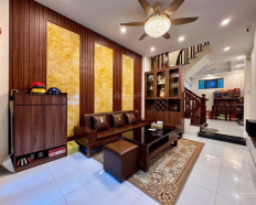 5
            
        
        
            
                
                    
                        Dương Nội 78m2, 4 tầng, MT 5m, giá chào 9,8 tỷ, sát Aeon Hà Đông, Lê Trọng Tấn, BV Hồng Ngọc
                    
                
                
                    
                        9,2 tỷ
                            ·
                            78 m²
                            ·
                            117,95 tr/m²

                            ·
                            3
                            ·
                            3
                            
                    
                    
                            
                        Q. Hà Đông (P. Dương Nội mới)
                    
                    
                
                    
                        Bán gấp nhà Dương Nội sát AEON Mall Hà Đông diện tích 78m², 4 tầng giá chào 9,2 tỷ (có thương lượng). Nhà dân tự xây kiên cố, thiết kế tối ưu công năng, ở cực sướng. Thuộc khu C Khu đô thị Dương Nội, gần trục chính đường Lê Trọng Tấn, giao thông thuận tiện. Chỉ vài bước tới bệnh viện Hồng Ngọc. Gần chợ, trường học các cấp, tiện ích xung quanh đầy đủ. Khu dân cư văn minh, an ninh tốt. Phù hợp an cư lâu dài hoặc đầu tư giữ tiền, cho thuê hiệu quả. ...
                    
            
            
                
                        
                                    
            Đăng hôm qua