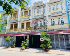 8
            
        
        
            
                
                    
                        Nhà 3 lầu, hoàn công cách Bigc 1km. Giá: 4.4 tỷ. LH 0909 290 ***
                    
                
                
                    
                        4,4 tỷ
                            ·
                            60,7 m²
                            ·
                            72,49 tr/m²

                            ·
                            3
                            ·
                            4
                            
                    
                    
                            
                        TP. Dĩ An (P. Tân Đông Hiệp mới)
                    
                    
                
            
            
                
                            
                                
                                        
                                    

                                
                                
                                    
                                        ‎Phan Vũ
                                    
                                    
                                                
            Đăng hôm qua