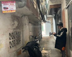 5
            
        
        
            
                
                    
                        BÁN NHÀ PHỐ SƠN TÂY BA ĐÌNH, GẦN PHỐ TIỆN ÍCH, TRUNG TÂM BĐ PHÙ HỢP XÂY CHDV 45M MT 5M GIÁ 9.8 tỷ
                    
                
                
                    
                        9,8 tỷ
                            ·
                            45 m²
                            ·
                            217,78 tr/m²

                            ·
                            2
                            ·
                            2
                            
                    
                    
                            
                        Q. Ba Đình (P. Ba Đình mới)
                    
                    
                
                    
                        Nhà có vị trí gần phố, cách phố 40m, cách chợ Ngọc Hà 40m, cách Lăng Bác 100m. Ngõ xe ba gác xe máy tránh, mọi tiện ích xung quanh đều có.Căn nhà đã có sẵn giấy phép xây dựng 6 tầng, và đã có bản vẽ thiết kế CHDV hiện đại.Chủ nhà đã chuẩn bị tất cả mọi thủ tục để xây CHDV nhưng do có mục đích chuyển đổi khác, muốn bán lại và tặng lại cho khách bản vẽ và giấy phép cho khách mua về thực hiện công việc.Diện tích trên sổ 45m mặt tiền 5m nở hậu đẹp. C...
                    
            
            
                
                        
                                    
            Đăng hôm qua
