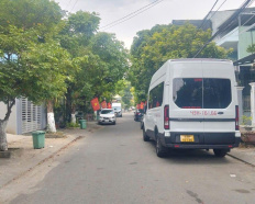 6
            
        
        
            
                
                    
                        gia đình cần bán nhà vị trí đẹp có thể mua cho thuê CẦN BÁN NHÀ đường 5.5m Hoàng Đạo Thúy
                    
                
                
                    
                        6,5 tỷ
                            ·
                            120 m²
                            ·
                            54,17 tr/m²

                            ·
                            3
                            ·
                            2
                            
                    
                    
                            
                        Q. Cẩm Lệ (P. Cẩm Lệ mới)
                    
                    
                
            
            
                
                            
                                
                                        
                                    

                                
                                
                                    
                                        ‎NGUYỄN PHẠM THẾ NAM
                                    
                                    
                                                
            Đăng hôm nay