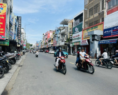 10
            
        
        
            
                
                    
                        Bán nhà kiệt Hùng Vương thông Lê Duẩn, gần chợ Cồn, siêu thị GO và TTTM AeON Mall. Giá chỉ 3.x tỷ
                    
                
                
                    
                        3,55 tỷ
                            ·
                            75 m²
                            ·
                            47,33 tr/m²

                            ·
                            2
                            ·
                            1
                            
                    
                    
                            
                        Q. Thanh Khê (P. Thanh Khê mới)
                    
                    
                
                    
                        Bán hoặc cho thuê nhà mới kiệt Hùng Vương thông Lê Duẩn, gần Chợ Cồn, trung tâm thương mại Aeon Mall. - Khu dân cư đông đúc, vị trí trung tâm thuận tiện đi lại, gần chợ, siêu thị, sân bay, nhà ga, cách Cầu Rồng, sông Hàn 5 - 10 phút di chuyển. - Nhà diện tích: 75m². - Công năng: Sân để xe, P. Khách, bếp, 2 Phòng ngủ rộng, sân phơi. - Cho thuê dòng tiền 10tr/tháng. - Giá bán: 3.5x tỷ thương lượng chính chủ. Đặc biệt nhà chưa qua đầu tư. * Liên hệ:...
                    
            
            
                
                            
                                
                                        
                                    

                                
                                
                                    
                                        ‎Nguyễn Nhàn
                                    
                                    
                                                
            Đăng 6 ngày trước
