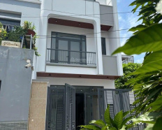 6
            
        
        
            
                
                    
                        Bán nhà mới ngay ngã 4 chiêu liêu dĩ an
                    
                
                
                    
                        4,8 tỷ
                            ·
                            70 m²
                            ·
                            68,57 tr/m²

                            ·
                            3
                            ·
                            1
                            
                    
                    
                            
                        TP. Dĩ An (P. Dĩ An mới)
                    
                    
                
            
            
                
                            
                                
                                        
                                    

                                
                                
                                    
                                        ‎Lê Văn Quân
                                    
                                    
                                                
            Đăng hôm qua
