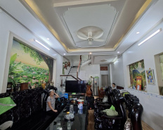 10
            
        
        
            
                
                    
                        Bán Nhà Sổ Hồng Gần Hai Bà Trưng Dĩ An Tphcm
                    
                
                
                    
                        5 tỷ
                            ·
                            109 m²
                            ·
                            45,87 tr/m²

                            ·
                            5
                            ·
                            4
                            
                    
                    
                            
                        TP. Dĩ An (P. Dĩ An mới)
                    
                    
                
            
            
                
                        
                                    
            Đăng hôm qua
