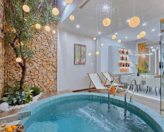 12
            
        
        
            
                
                    
                        Bán Nhà 3 Tầng Siêu Đẹp Có Hồ Bơi Đường Hoàng Diệu gần Cầu Rồng Đà Nẵng
                    
                
                
                    
                        7,95 tỷ
                            ·
                            72 m²
                            ·
                            110,42 tr/m²

                            ·
                            3
                            ·
                            4
                            
                    
                    
                            
                        Q. Hải Châu (P. Hòa Cường mới)
                    
                    
                
            
            
                
                        
                                    
            Đăng hôm qua