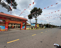 7
            
        
        
            
                
                    
                                
                        Đất HCM - giá bao sổ - tổng DT 6,01x35m = 205,5m2 sổ riêng thổ cư sát chợ, betong 12m giá 650tr
                    
                
                
                    
                        650 triệu
                            ·
                            205,5 m²
                            ·
                            3,16 tr/m²

                            
                    
                    
                            
                        X. An Long (H. Phú Giáo cũ)
                    
                    
                
                    
                        Chủ cần bán gấp lô đất ngay trung tâm xã An Long HCM. TP. Hồ Chí Minh.Diện tích: 6x35=205,5m² (CN 205,5m²), sổ riêng. Sẵn 100m² thổ cư.Giá: 650 triệu, bao mọi chí phí sang tên.Ngân hàng định giá cho vây đến 70% nếu Anh Chị nào tài chính thấp muốn vây ngân hàng chỉ cần bỏ ra 200tr là có thể sở hữu ngay.Mặt tiền nhựa 12m, dân đông, cách chợ trường học uỷ ban An Long 300m, Cách KCN An Linh 1km, Điện nước đầy đủ mua xây dựng ở ngay.Phù hợp: - Người m...
                    
            
            
                
                            
                                
                                        
                                    

                                
                                
                                    
                                        ‎Chí Thanh
                                    
                                    
                                                
            Đăng hôm nay