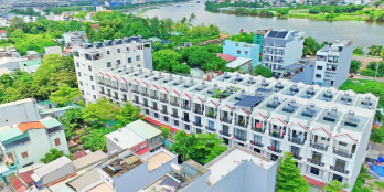 23
            
        
        
            
                
                    
                        CHÍNH CHỦ Bán Gấp Nhà 3 Lầu Sát Vạn Phúc City, Ngay Trục Ql13 Mở Rộng 60M, Đường 9M KDC Hiện Hữu
                    
                
                
                    
                        8,3 tỷ
                            ·
                            52 m²
                            ·
                            159,62 tr/m²

                            ·
                            3
                            ·
                            4
                            
                    
                    
                            
                        P. Hiệp Bình (TP. Thủ Đức cũ)
                    
                    
                
                    
                        Vị trí: Nhà nằm ngay khu dân cư hiện hữu, sát bên Vạn Phúc City, cách Quốc lộ 13 mở rộng chỉ vài phút di chuyển. Kết nối nhanh trung tâm TP. HCM, Bình Thạnh, sân bay, Thủ Đức.Ưu điểm nổi bật: Khu vực đồng bộ, dân trí cao, an ninh tốt. Hưởng trọn tiện ích cao cấp từ Vạn Phúc City: Công viên, trường học, siêu thị, bệnh viện, khu vui chơi. Tiềm năng tăng giá mạnh khi Quốc lộ 13 hoàn thiện mở rộng. Phù hợp mua ở lâu dài hoặc đầu tư giữ tiền.Thông tin...
                    
            
            
                
                            
                                
                                        
                                    

                                
                                
                                    
                                        ‎Bùi Hoàng Huy
                                    
                                    
                                                
            Đăng 4 ngày trước
        

                                    
                                
                            
                
                
                        
                            
                            0936 237 *** · Hiện số