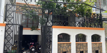 9
            
        
        
            
                
                    
                        Nhà quận 10 200m², hẻm ô tô 3/2, 4 tầng, giá 38 tỷ TL hiếm
                    
                
                
                    
                        38 tỷ
                            ·
                            200 m²
                            ·
                            190 tr/m²

                            
                    
                    
                            
                        P. Diên Hồng (Quận 10 cũ)
                    
                    
                
                    
                        Địa chỉ: 570/1 đường 3 Tháng 2, phường 14, quận 10, TP. HCM.Thông tin nổi bật. Diện tích rộng hiếm: 200m². Kết cấu: 4 tầng kiên cố, dọn vào ở ngay. Hẻm rộng ~4m, ô tô ra vào thoải mái. Pháp lý chuẩn: Sổ hồng riêng công chứng nhanh. Khu dân cư: An ninh yên tĩnh dân trí cao.Vị trí vàng giá trị khai thác cao. Nằm ngay trục Đường 3 Tháng 2 tuyến huyết mạch trung tâm. Di chuyển nhanh: Quận 1 Quận 3 Quận 5 Quận 11. Tiện ích xung quanh đầy đủ: Gần trườn...
                    
            
            
                
                            
                                
                                        
                                            A
                                
                                
                                    
                                        ‎Anh Giang
                                    
                                    
                                                
            Đăng 2 ngày trước
        

                                    
                                
                            
                
                
                        
                            
                            0909 197 *** · Hiện số