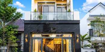 19
            
        
        
            
                
                    
                        SIÊU PHẨM QUẬN 7, 5x12, 3 TẦNG, GIÁ CHỈ 6,95 TỶ
                    
                
                
                    
                        6,95 tỷ
                            ·
                            60 m²
                            ·
                            115,83 tr/m²

                            ·
                            4
                            ·
                            3
                            
                    
                    
                            
                        P. Phú Thuận (Quận 7 cũ)
                    
                    
                
                    
                        QUẬN 7 XUẤT HIỆN SIÊU PHẨM 3 TẦNG, NGANG  5M, GIÁ CHỈ 6.95 TỶ, SÁT PHÚ MỸ HƯNG! Huỳnh Tấn Phát, phường Phú Thuận, Quận 7. Chỉ 2 phút tới Phú Mỹ Hưng Diện tích 5x12m, 1 trệt 2 lầu, 4PN, 3WC  Tặng full nội thất cao cấp  dọn vào ở ngay Ưu điểm nổi bật:  Nhà mới đẹp  thiết kế sang trọng  Hẻm sạch đẹp, gần mặt tiền HTP  khu dân cư an ninh  Phù hợp ở gia đình  đầu tư cho thuê  Di chuyển nhanh Nguyễn Văn Linh  Q1  PMH Giá chỉ 6 TỶ 950 còn thương lượng  ...
                    
            
            
                
                            
                                
                                        
                                    

                                
                                
                                    
                                        ‎Nguyễn Thị Hải
                                    
                                    
                                                
            Đăng 4 ngày trước
        

                                    
                                
                            
                
                
                        
                            
                            0943 211 *** · Hiện số