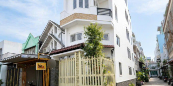 5
            
        
        
            
                
                    
                        Nhà Bàu Cát khu vip trung tâm quận tân bình
                    
                
                
                    
                        10,5 tỷ
                            ·
                            48 m²
                            ·
                            218,75 tr/m²

                            ·
                            5
                            ·
                            4
                            
                    
                    
                            
                        P. Bảy Hiền (Q. Tân Bình cũ)
                    
                    
                
                    
                        NHÀ ĐẸP 4 TẦNG - GÓC 2 MẶT TIỀN THOÁNG - DÂN TRÍ CAO P11 TÂN BÌNH. + Giá 10,5 tỉ thương lượng mạnh + Diện tích: 4  12 đẹp + Kết cấu: 4 tầng đúc , hoàn công đủ. + Đường trước nhà 6m thông thoáng. + Công năng đầy đủ với 5PN  4WC + Phù hợp gia đình đông người khai thác cho thuê tốt. + Vitri thông Võ thành Trang - Đồng Đen - Bàu Cát. + Sổ hồng riêng chuẩn pháp lý.  Liên hệ 0852 219 *** Tình nhà đẹp
                    
            
            
                
                            
                                
                                        
                                            N
                                
                                
                                    
                                        ‎Nguyễn Văn Tình
                                    
                                    
                                                
            Đăng 4 ngày trước
        

                                    
                                
                            
                
                
                        
                            
                            0852 219 *** · Hiện số