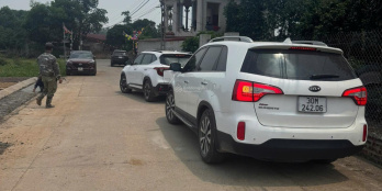 10
            
        
        
            
                
                    
                        BÁN ĐẤT NGỌC NHỊ, XÃ CẨM LĨNH, HUYỆN BA VÌ 100M² FULL THỔ CƯ GIÁ CHỈ TỪ 650 TRIỆU.
                    
                
                
                    
                        650 triệu
                            ·
                            100 m²
                            ·
                            6,5 tr/m²

                            
                    
                    
                            
                        H. Ba Vì (X. Ba Vì mới)
                    
                    
                
                    
                        Cần bán lô đất đẹp tại khu Ngọc Nhị, xã Cẩm Lĩnh, huyện Ba Vì, Hà Nội.Vị trí thuận lợi, phù hợp mua ở, đầu tư hoặc xây nhà nghỉ cuối tuần.Diện tích: 100m². Pháp lý rõ ràng, full thổ cư. Đất vuông vắn, dễ xây dựng. Nằm gần trường học, chợ dân sinh, đầy đủ tiện ích xung quanh. Khu dân cư hiện hữu, an ninh tốt. Giao thông thuận tiện, ô tô di chuyển dễ dàng. Cách khu du lịch Hồ Suối Hai tầm 2 - 3km.Vị trí tiềm năng tại Ba Vì khu vực được nhiều nhà đầ...
                    
            
            
                
                            
                                
                                        
                                            C
                                
                                
                                    
                                        ‎Chị Bích Vui
                                    
                                    
                                                
            Đăng hôm qua
        

                                    
                                
                            
                
                
                        
                            
                            0365 266 *** · Hiện số
