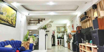 5
            
        
        
            
                
                    
                        Nhà Đẹp Cách 1 Căn Ra Hẻm Xe Tải- Bà Hạt- Q10- 4 Tầng- 40m2- Tiện ở hoặc đầu tư giữ tiền nhỉnh 6 tỷ
                    
                
                
                    
                        6 tỷ
                            ·
                            40 m²
                            ·
                            150 tr/m²

                            ·
                            3
                            ·
                            4
                            
                    
                    
                            
                        P. Diên Hồng (Quận 10 cũ)
                    
                    
                
                    
                        BÀ HẠT- QUÂN 10  CÁCH 1 CĂN RA HẺM XE TẢI - LÔ GÓC -40M2 - NGANG 4M - 4 TẦNG BTCT - SỐ NỞ HẬU 5M- HOÀN CÔNG Đ - CHỈ 6.3 TỶ TL Vị trí cực đep ngay trung tâm Quận 10, vài bước ra HXT khu dân trí cao, tiện ích bủa vây.  Diện tích: gần 40m² 1 Trệt, 1 lửng, 2 Iầu, Sân Thượng, 2PN, 1 Phòng thờ,  4WC, nhà kiên cố ,hoàn công đầy đủ + Ngang chuẩn đẹp: 4m  Lô góc thoáng sáng, nhiều cửa sổ đón gió tự nhiên  Hẻm xe tải cách 1 căn, di chuyển cực thuận tiên  K...
                    
            
            
                
                            
                                
                                        
                                    

                                
                                
                                    
                                        ‎Đào Thị Phương Anh
                                    
                                    
                                                
            Đăng hôm qua
        

                                    
                                
                            
                
                
                        
                            
                            0819 909 *** · Hiện số