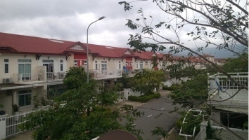 Khung cảnh ven sông Cu Đê