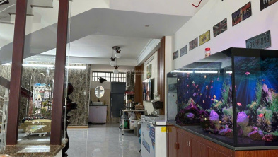 nhà 3 tầng. Đường 11m5. Gần đường lớn. Vị trí kinh doanh. 4 p ngủ, 3 vs