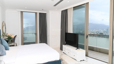 căn hộ diện tích rộng 119 m2, view góc cầu sông Hàn, tòa nhà Bạch Đằng complex