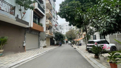 + Căn nhà phố Hoàng Cầu hiện tại chủ nhà cần bán hạ chào 1.5 tỷ giá thương lượng tương đối tốt. Trên thị trường hiện tại không có căn thứ 2 ở khu vực víp Quận Đống Đa cũ!