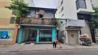 - Diện tích: 243.5m².