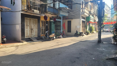Bán nhà riêng 36m2 - 5 tầng tại số 14, ngõ 40, đường Kim Giang
                    
                
                
                    12,9 tỷ
                        ·36 m²
                    
                
                
                    
                    Q. Thanh Xuân (P. Khương Đình mới)
                
                
                
                                            
                                
            Đăng hôm nay