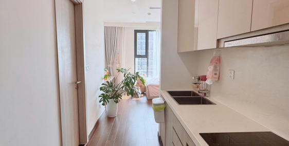 9
            
        
        
            
                
                    
                        Bán gấp: studio masteri: Căn 30.4m tòa A, 2.5 tỷ và căn 33m, tòa B view hồ 3.1 tỷ (đều full đồ)
                    
                
                
                    
                        Giá thỏa thuận
                            ·
                            30,3 m²

                            ·
                            1
                    
                    
                            ·
                        Q. Nam Từ Liêm (P. Tây Mỗ mới)
                    
                    
                
                    
                        Chính chủ đầu tư cần bán cắt lỗ gấp 02 căn studio tại chung cư Masteri West Hights - trong khu đô thị Vinhomes Smart City Tây Mỗ - Hà Nội. Chi tiết như sau:* Căn Studio, căn số 22, tòa A, tầng 1x, DT thông thủy 30.4m², view sân vườn nội khu, thoáng mát - yên tĩnh. - Nội thất hoàn thiện chủ đầu tư kèm đồ nội thất đã thiết kế set up đủ đồ. - Nhà đang cho thuê homes stay, giá thuê 9tr/tháng. Tháng 5/2026 hết hợp đồng. Nếu có nhu cầu tiếp tục cho thu...
                    
            
            
                
                            
                                
                                        
                                    

                                
                                
                                    
                                        ‎Đào Đức Mạnh
                                    
                                    
                                                
            Đăng hôm qua
        

                                    
                                
                            
                
                
                        
                            
                            0334 386 *** · Hiện số