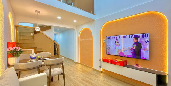 23
            
        
        
            
                
                    
                        Ngợp Bank gấp bán 5.28 tỷ Gần Hàng Xanh
                    
                
                
                    
                        5,28 tỷ
                            ·
                            27,5 m²
                            ·
                            192 tr/m²

                            ·
                            4
                            ·
                            3
                    
                    
                            ·
                        P. Thạnh Mỹ Tây (Q. Bình Thạnh cũ)
                    
                    
                
                    
                        Mình chính chủ ngợp ngân hàng  gấp bán  Bán nhà mới 3 tầng - Gần hàng xanh. - Giá 5.28 tỷ bớt lộc. Hoa hồng giới thiệu  60 triệu  - 378/18 XVNT, P. 25, BT (nay là P. Thạnh Mỹ Tây). - Diện tích đất: 27.5m² (công nhận đủ) - Diện tích sử dụng gần 90m². - Xây dựng: 3 tầng lầu. - Công năng + nội thất full gồm: Khách, Bếp, 4 P. Ngủ, 3 toilet, P. Đọc sách,... Balcon siêu chill. - Sổ hồng riêng công chứng ngay trong ngày. Tặng toàn bộ nội thất sang xin m...
                    
            
            
                
                            
                                
                                        
                                
                                
                                    
                                        ‎Nghị Ông Địa
                                    
                                    
                                                
            Đăng hôm qua
        

                                    
                                
                            
                
                
                        
                            
                            0886 777 *** · Hiện số