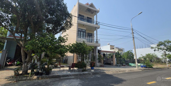 7
            
        
        
            
                
                    
                        Đất Biển Sơn Thủy, đường 7,5m Sơn Thủy Đông 2, cách bãi tắm chỉ 300m, giá đầu tư chỉ 7,5 tỷ
                    
                
                
                    
                        7,5 tỷ
                            ·
                            90 m²
                            ·
                            83,33 tr/m²

                    
                    
                            ·
                        Q. Ngũ Hành Sơn (P. Ngũ Hành Sơn mới)
                    
                    
                
                    
                        Chính chủ gửi bán lô đất đường 7,5m lề 4,5m Sơn Thủy Đông 2 gần Nguyễn Cơ Thạch, ngay tòa nhà Khu nghĩ dưỡng Phòng không không quân đang xây dựng Thông tin cơ bản về lô đất: -	Diện tích đất 4,5 x 20 = 90m² hướng NAM rất mát mẻ -	Đường quy hoạch 7,5m lề 4,5m  -	Sổ hồng chính chủ, công chứng ngay Vị trí nằm ngay giữa long trung tâm phố biển Sơn Thủy, nằm giữa đường Minh Mạng và Trần Quốc Hoàn. Nơi tập trung nhiều tòa căn hộ cho thuê, khách sạn, nhà...
                    
            
            
                
                            
                                
                                        
                                
                                
                                    
                                        ‎Ngô Quý Cường
                                    
                                    
                                                
            Đăng hôm qua
        

                                    
                                
                            
                
                
                        
                            
                            0941 293 *** · Hiện số