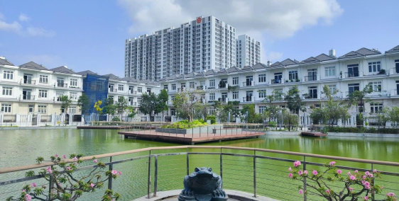 9
            
        
        
            
                
                    
                        Căn hộ tt q7 liền kề Phú Mỹ Hưng đối diện ga Tân Mỹ. Sở hữu ngay với chỉ 780tr số lượng có hạn
                    
                
                
                    
                        4,88 tỷ
                            ·
                            65 m²
                            ·
                            75 tr/m²

                            ·
                            2
                            ·
                            2
                    
                    
                            ·
                        P. Tân Mỹ (Quận 7 cũ)
                    
                    
                
                    
                        The Peak Garden Q7 chỉ từ 75 triệu/m² giỏ hàng căn cuối cùng.Nguyễn Lương Bằng trung tâm sầm uất Phú Mỹ Hưng. Ngay sát ga Metro Tân Mỹ (Bến Thành Cần Giờ).Booking chỉ 50 triệu Hoàn tiền 100%. Chủ đầu tư: Hưng Lộc Phát. Xây dựng: Hòa Bình. Quản lý & Vận hành: CBRE.Tiềm năng tăng giá vàng. Mặt bằng giá Q7 hiện nay đa số trên 100 triệu/m². The Peak Garden chỉ từ ~75 triệu/m² Dư địa tăng giá cực lớn. Hưởng lợi trực tiếp từ Metro, Cầu Phú Mỹ 2, Vành đ...
                    
            
            
                
                            
                                
                                        
                                            P
                                
                                
                                    
                                        ‎Phạm Quyết Thắng
                                    
                                    
                                                
            Đăng hôm nay
        

                                    
                                
                            
                
                
                        
                            
                            0985 372 *** · Hiện số