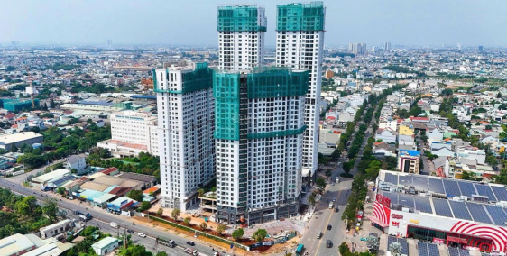 13
            
        
        
            
                
                    
                        RA MẮT THÁP ĐẸP NHẤT GREEN SKYLINE: TRỰC DIỆN GO! DĨ AN, NHẬN NHÀ 2026, BÀN GIAO FULL NỘI THẤT
                    
                
                
                    
                        3,77 tỷ
                            ·
                            65 m²
                            ·
                            58 tr/m²

                            ·
                            2
                    
                    
                            ·
                        TP. Dĩ An (P. Đông Hòa mới)
                    
                    
                
                    
                        - Vị trí đẹp không đối thủ: 3 mặt tiền đường, gồm: Quốc lộ 1K, GS1 và GS5, kế bên Bệnh viện Quốc tế Hoàn Mỹ, đối diện siêu thị GO! Dĩ An, gần Đại học Quốc gia TP.HCM, Khu công nghệ cao, ga metro Suối Tiên,... - 100% sản phẩm hiện hữu, tiến độ xây dựng đạt 97%, nhận nhà khai thác ngay vào quý 3/2026. - Bàn giao thiết bị hạng sang (Hafele, Kohler,) dọn vào ở ngay hoặc cho thuê sinh lời ổn định. Đăng ký thông tin tư vấn ngay 0933 053 *** (Phòng kinh...
                    
            
            
                
                            
                                
                                        
                                
                                
                                    
                                        ‎Hoàng Dương Quách
                                    
                                    
                                                
            Đăng 2 ngày trước
        

                                    
                                
                            
                
                
                        
                            
                            0933 053 *** · Hiện số
