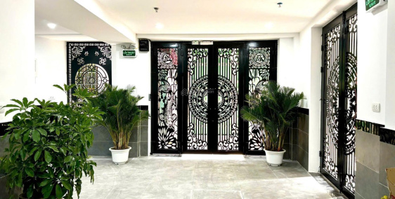 8
            
        
        
            
                
                    
                        CHÍNH CHỦ BÁN TÒA NHÀ DÒNG TIỀN TRUNG TÂM BỒ ĐỀ LONG BIÊN 8 TẦNG FULL NỘI THẤT THU NHẬP 80TR/THÁNG
                    
                
                
                    
                        17 tỷ
                            ·
                            75 m²
                            ·
                            226,67 tr/m²

                    
                    
                            ·
                        Q. Long Biên (P. Bồ Đề mới)
                    
                    
                
                    
                        Cơ hội sở hữu tòa căn hộ dịch vụ vận hành sẵn, dòng tiền cực ổn định ngay trung tâm Long Biên  khu vực luôn khan hiếm phòng cho thuê!Vị trí đắc địa: - Ngõ Hoàng Như Tiếp, P. Bồ Đề, Long Biên, Hà Nội - Khu dân cư đông đúc, nhu cầu thuê cực cao - Gần bệnh viện, trường học, trung tâm thương mại - Ngõ rộng, dễ tiếp cận, phù hợp khai thác căn hộ dịch vụ lâu dài- Diện tích: 75m² - Xây dựng: 8 tầng kiên cố - Gồm 12 phòng cho thuê diện tích từ 25  30m²/...
                    
            
            
                
                            
                                
                                        
                                
                                
                                    
                                        ‎Chính Chủ
                                    
                                    
                                                
            Đăng hôm qua
        

                                    
                                
                            
                
                
                        
                            
                            0976 932 *** · Hiện số