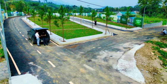 9
            
        
        
            
                
                    
                        SIÊU PHẨM ĐẦU TƯ PHÚ CÁT  100M² FULL ĐẤT Ở  GIÁ CHỈ 2,1 TỶ
                    
                
                
                    
                        2,1 tỷ
                            ·
                            100 m²
                            ·
                            21 tr/m²

                    
                    
                            ·
                        H. Quốc Oai (X. Phú Cát mới)
                    
                    
                
                    
                        Nhà đầu tư tìm đất quanh Hòa Lạc giá mềm hiện cực hiếm hàng đẹp như lô này! Vị trí: Phú Cát TP Hà Nội. Diện tích: 100m² full đất ở. Sổ đỏ chính chủ pháp lý sạch. Đất vuông đẹp, sử dụng riêng, xây dựng ngay. Giá chỉ: 2,1 tỷ. Điểm sáng đầu tư: Giá đang rất tốt so với mặt bằng khu vực Phú Cát. Nằm gần trục phát triển Hòa Lạc khu vực được đẩy mạnh hạ tầng liên tục. Hưởng lợi từ Khu Công Nghệ Cao Hòa Lạc, Đại học Quốc Gia, lượng chuyên gia và dân cư t...
                    
            
            
                
                            
                                
                                        
                                
                                
                                    
                                        ‎Nguyễn Văn Bắc
                                    
                                    
                                                
            Đăng hôm nay
        

                                    
                                
                            
                
                
                        
                            
                            0978 733 *** · Hiện số