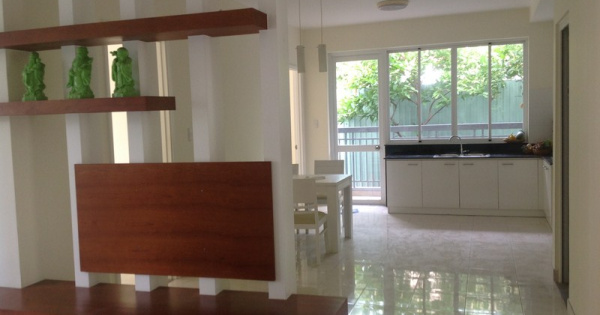 Cho thuê gấp CHCC Tân Hương Tower, DT 77m2, 2PN 2WC, giá 8tr/th Q. Tân Phú