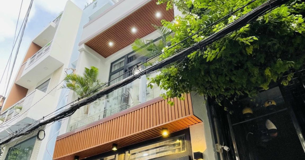 Cần tiền sang lại nhà đang cho thuê 30tr/tháng đường Trần Huy Liệu, giá 4 tỷ 5 SHR, LH 0902 236 ***