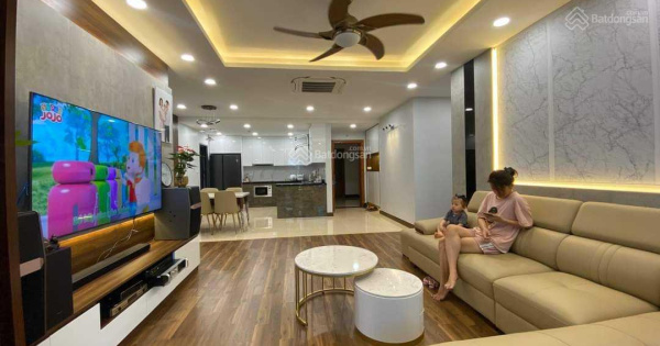 Cần bán gấp căn hộ 1PN, DT 42m2 ở tòa CT1A KĐT Mới Nghĩa Đô - 106 HQV. Giá bán 3,5 tỷ LH 0979 062 ***