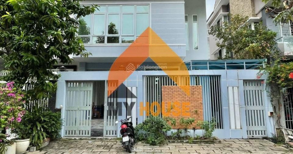 Villa có hầm ngay sau Song Hành 12x20m giá 45tr