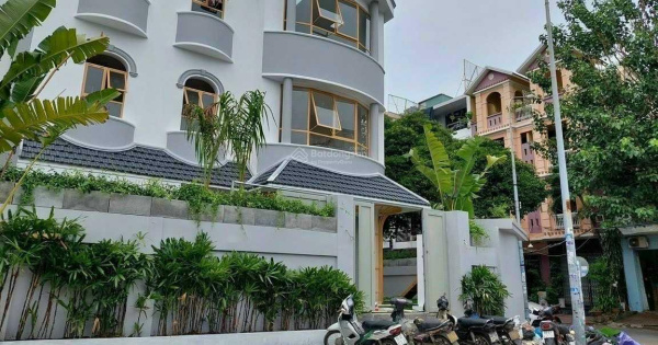 Tài sản biệt thự sân vườn Phổ Quang, Phường 9, Phú Nhuận. DT 8x20m, (160m2) giá chỉ 22 tỷ