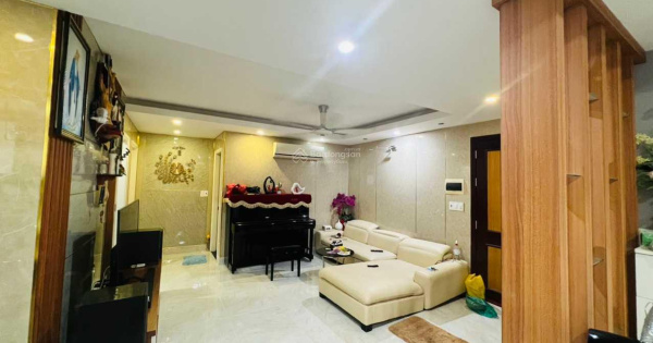 Chính chủ cho thuê CHCC Oriental Plaza lầu cao view thoáng đẹp 106m 3PN(Lớn)3WC 13tr LH: 0944 904 ***