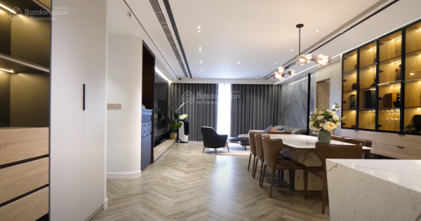 Chính chủ cần bán gấp căn hộ 131m2 FLC 36 Phạm Hùng 4PN2WC view hồ, bao toàn bộ phí sang tên