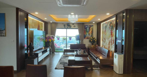 Cần bán rất gấp căn hộ 4PN tòa Diamond Goldmark City 136m2 (giá 8,9 tỷ)