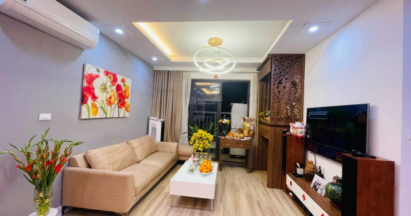 Chính chủ bán căn 2pn tòa Golden Land - DT 115m2 - gía 6.3tỷ - ban công Đông Nam Lh 0988 246 ***