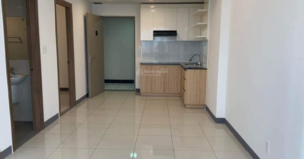 Bán căn hộ 2PN 1WC có ban công thoáng mát, view nội khu