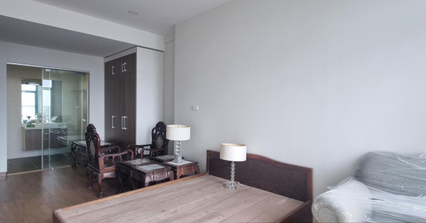 Bán căn hộ Discovery Complex 302 Cầu Giấy. 194m2 giá 78tr/m2. Gồm PN, 3VS, slot ô tô. NT cơ bản