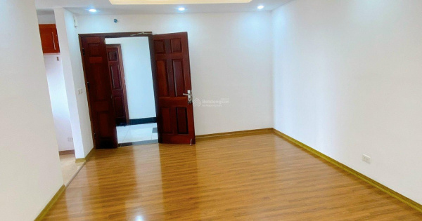 Bán chung cư UDIC 2 phòng ngủ view thoáng giá 4,8 tỷ có thương lượng. Liên hệ 0943 358 ***