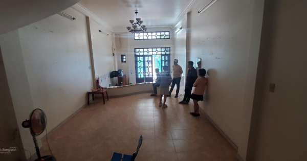 Cần bán gấp HXH Nguyễn Thị Minh Khai, Quận 1. DT: 4,5*20m, 4 tầng. Khu dân trí cao. Giảm bán 25 tỷ