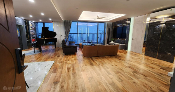 Cần bán gấp căn hộ 4PN Golden Palace 162m2 tầng trung ban công ĐN view thoáng, full đồ giá 10,9 tỷ