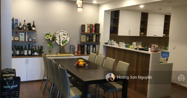 Cho thuê căn hộ Mandarin 3 phòng ngủ full nội thất sang trọng, 172m2, giá 26 tr/th. LH 0977 858 ***