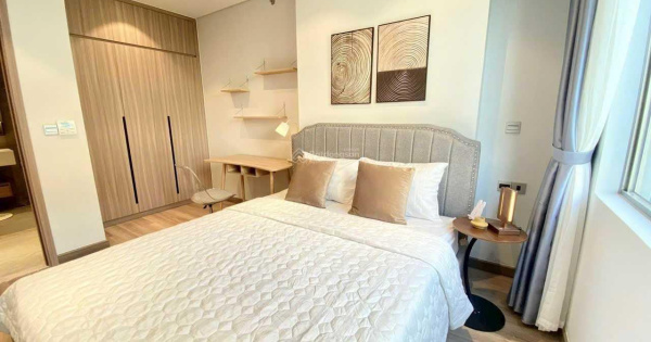 Cần bán gấp CC Bàu Cát 2 thang máy DT 75m2, 2PN, tặng nội thất giá 3tỷ sổ lầu cao.LH 0936 449 *** Hân