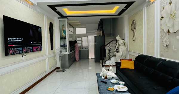 Bán nhà mới đường Tô Hiến Thành. 4m x 11m. 5 tầng tặng full nội thất. Giá 8.7 tỷ TL