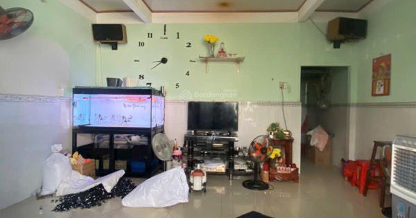 Nhà lầu hẻm xe hơi gần chợ Tam Hà, Tô Ngọc Vân sổ hồng hỗ trợ vay