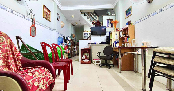 Nhà đẹp lâu năm, hẻm 6m - Cách Mạng Tháng 8 - 26/28m2, 3 tầng - nhỉnh 3 tỷ