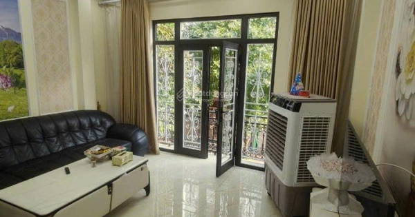 Cho thuê nhà nguyên căn Mễ Trì 55m2, 5 tầng 4PN full đồ 13 triệu/tháng